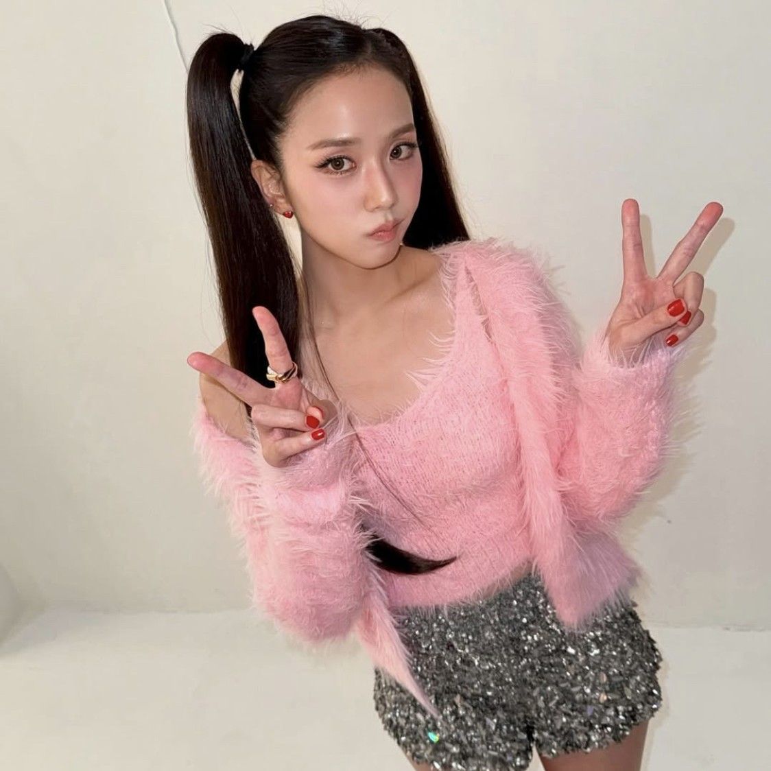 Latest photo of Jisoo (1995)