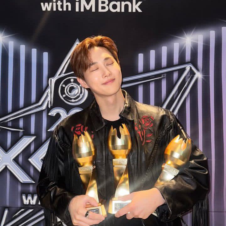 Behind-the-scenes cut of Suho