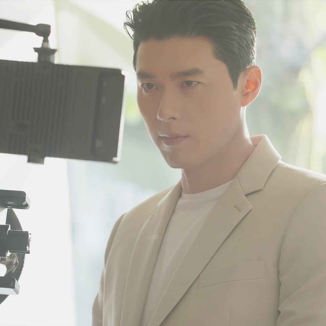 Behind-the-scenes cut of Hyun Bin