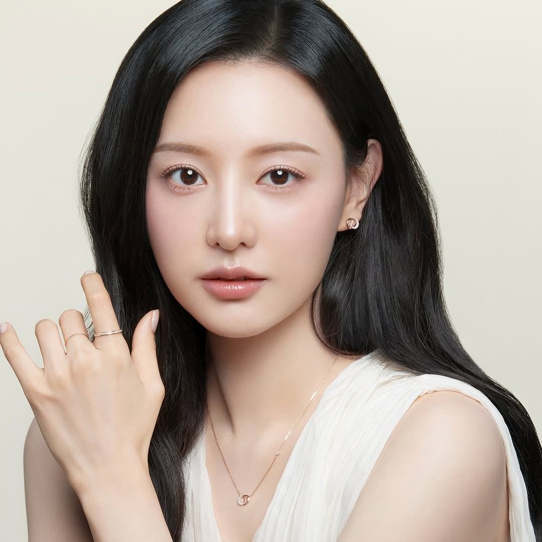 Behind-the-scenes cut of Kim Jiwon