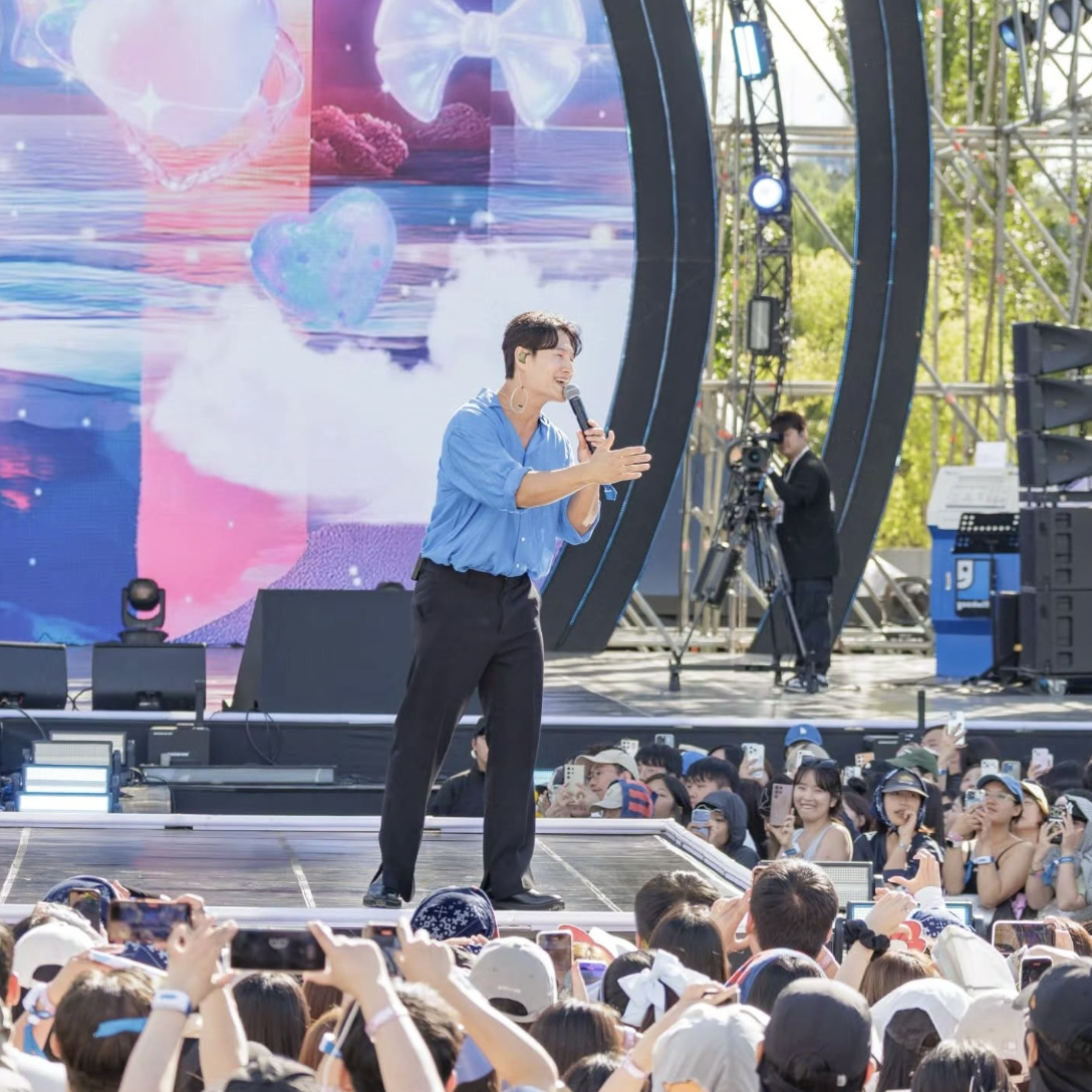 Latest photo of Kim Jongkook