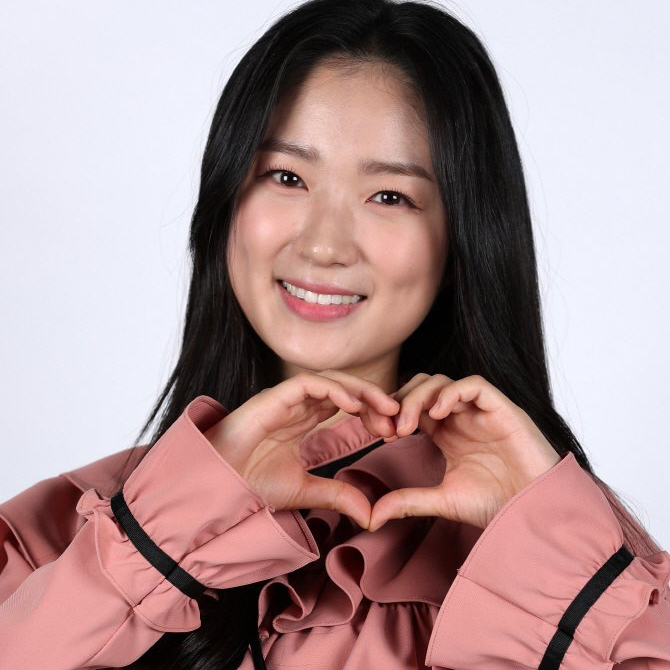 Behind-the-scenes cut of Kim Hyeyoon