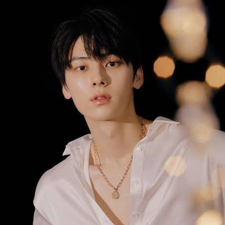 A moment captured by a fan of Hwang Minhyun