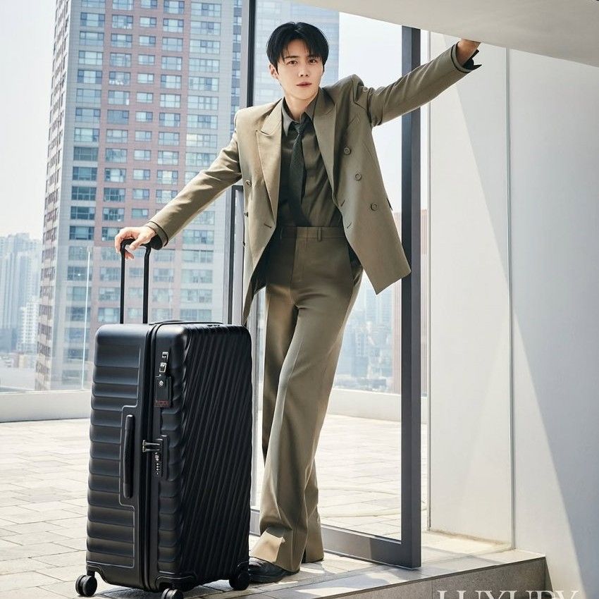 Behind-the-scenes cut of Kim Seonho