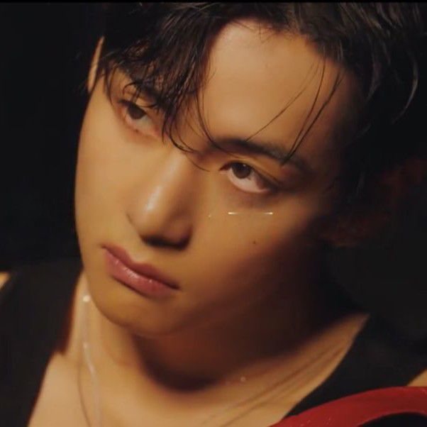 Latest photo of Kim Taehyung (V)