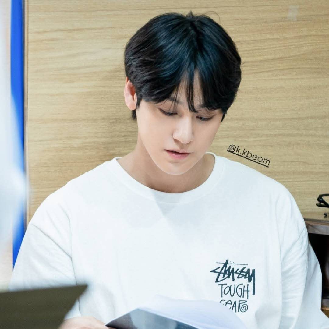 Behind-the-scenes cut of Kim Bum