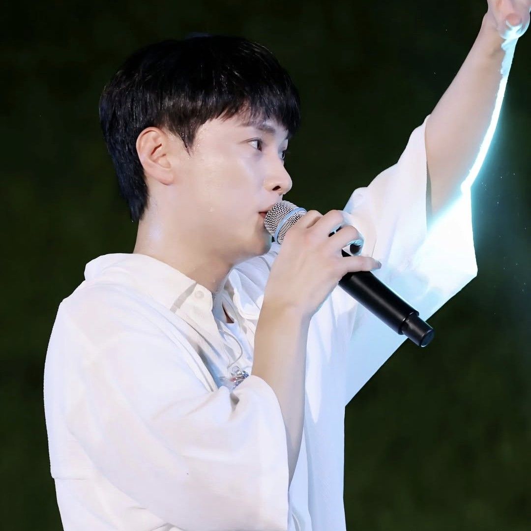 Behind-the-scenes cut of Min Kyunghoon