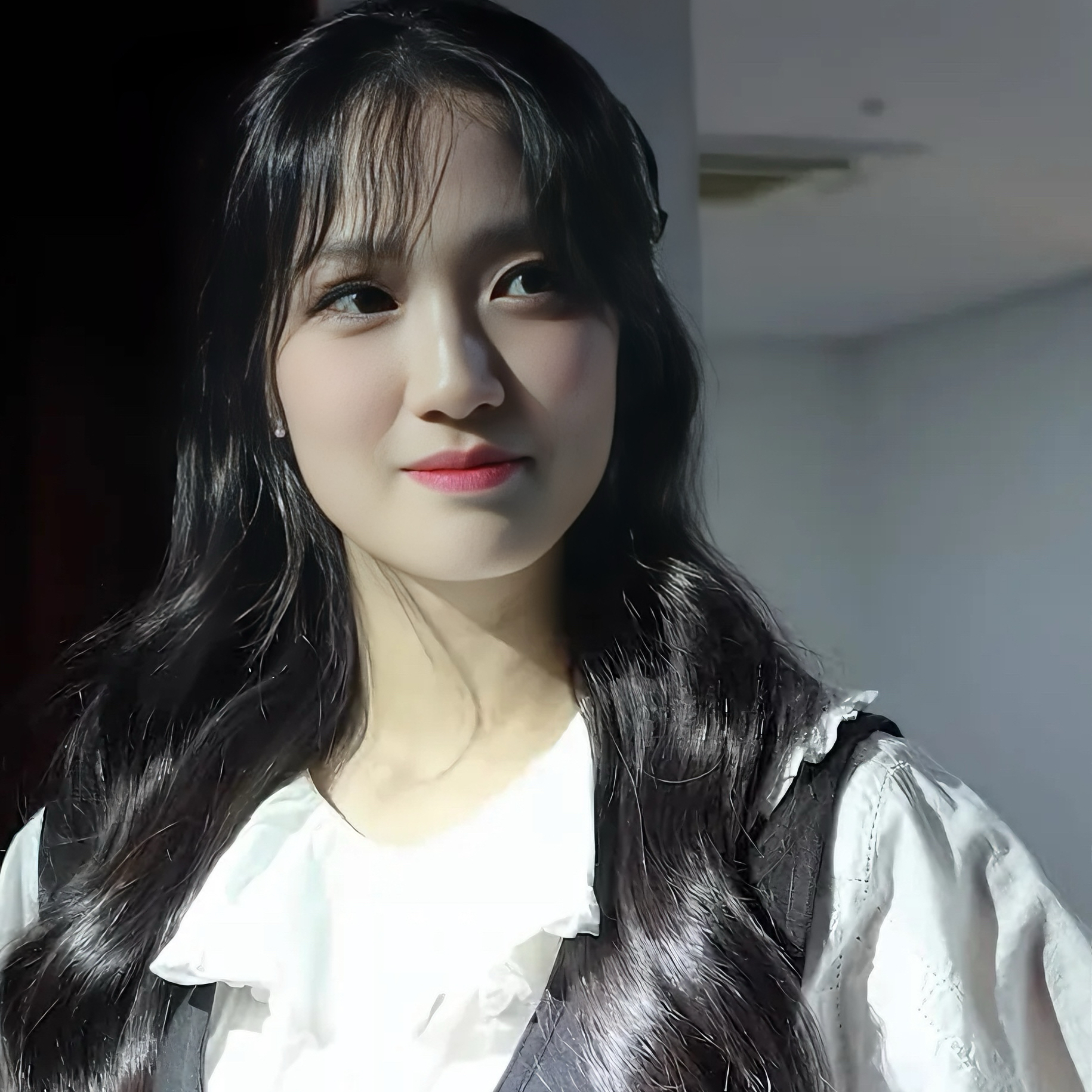 Behind-the-scenes cut of Kim Hyeyoon