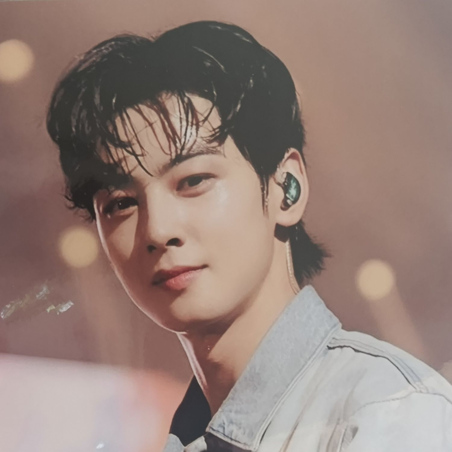 A moment captured by a fan of Cha Eunwoo