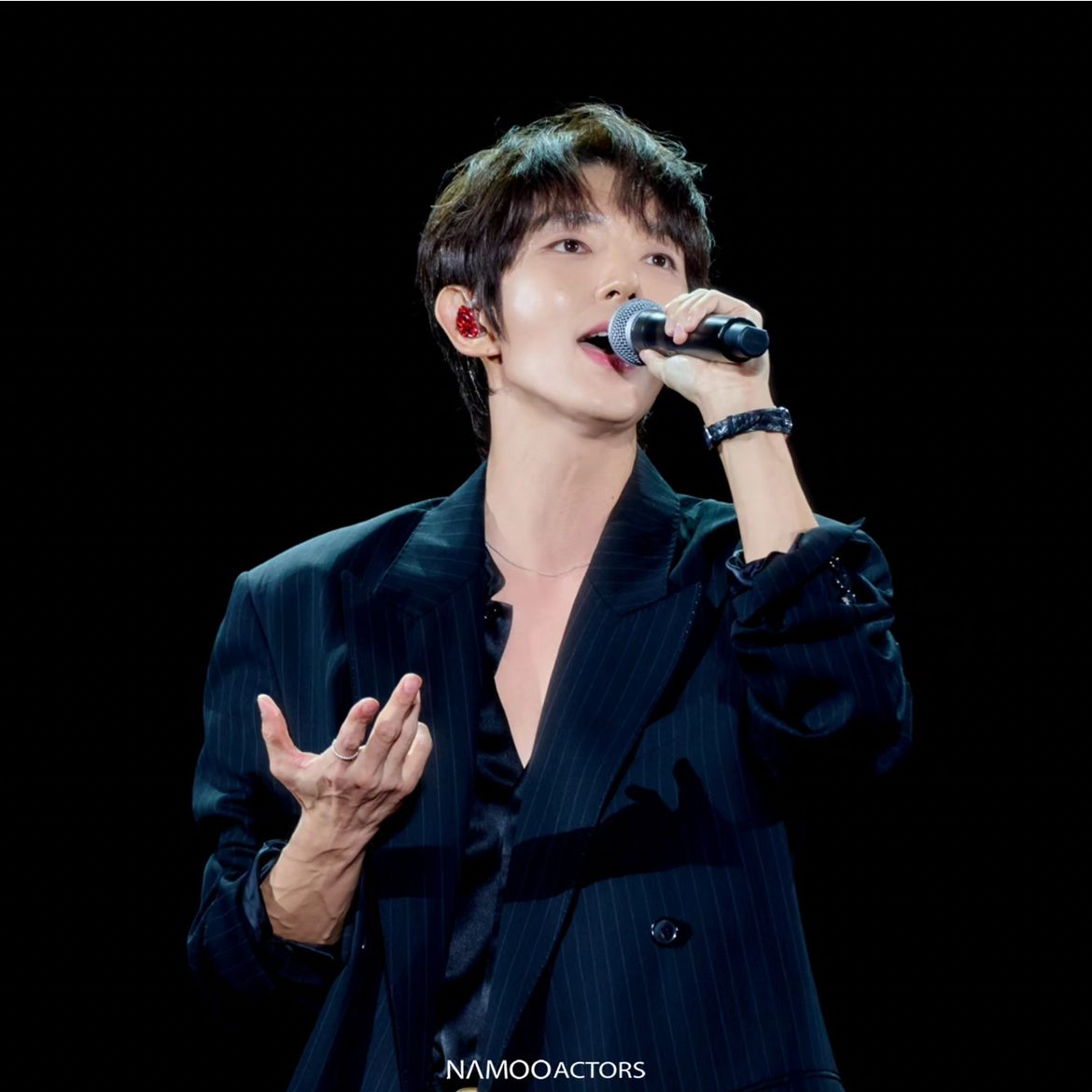 A moment captured by a fan of Lee Joongi