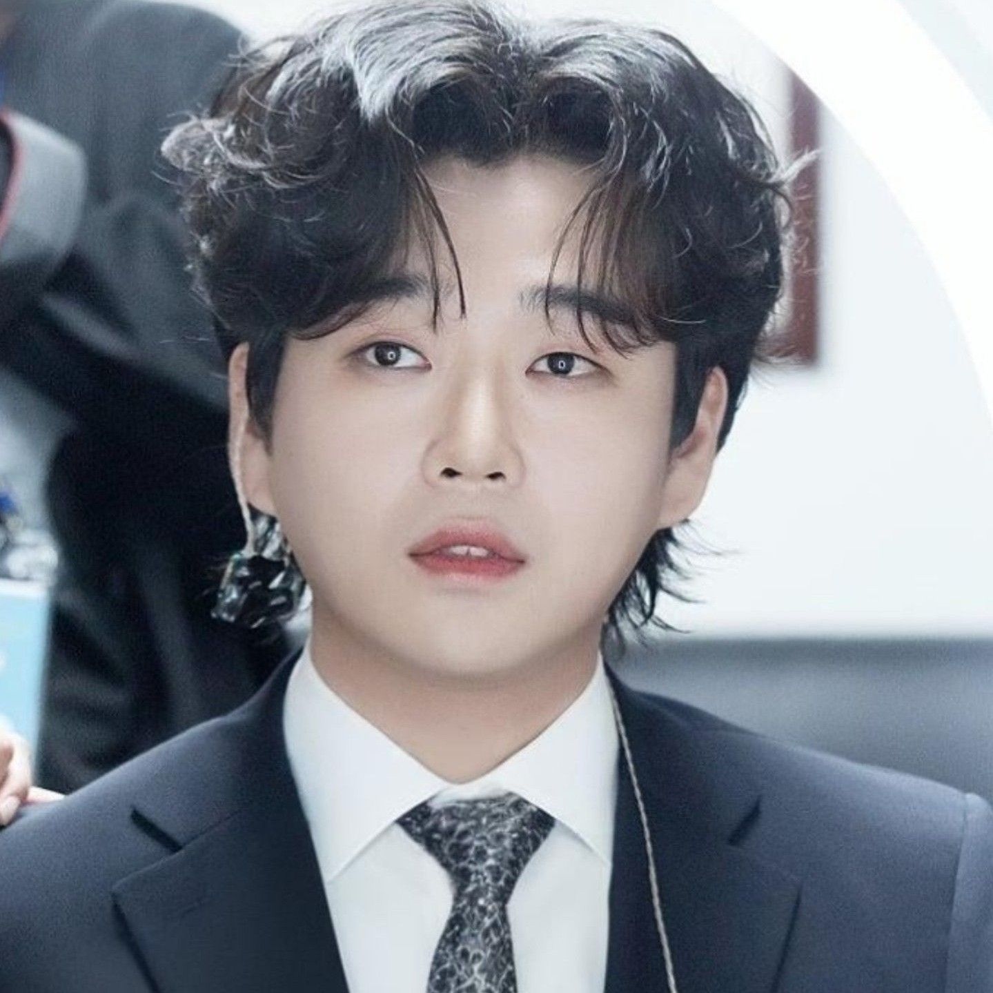 Behind-the-scenes cut of Hwang Youngwoong