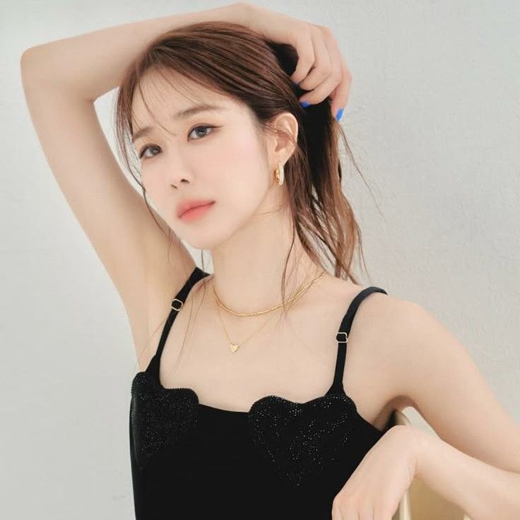 Recent activity shot of Yoo Inna