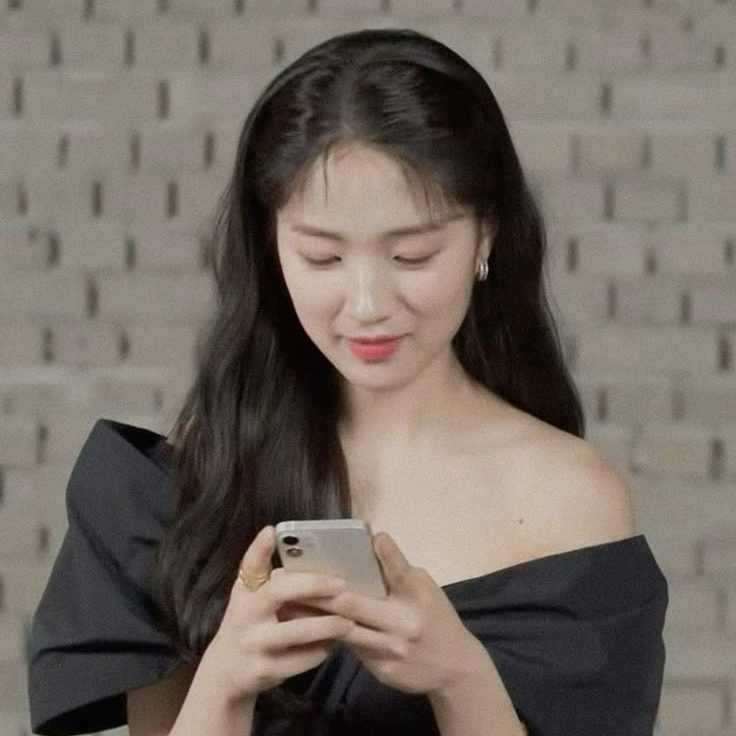 Recent activity shot of Kim Hyeyoon