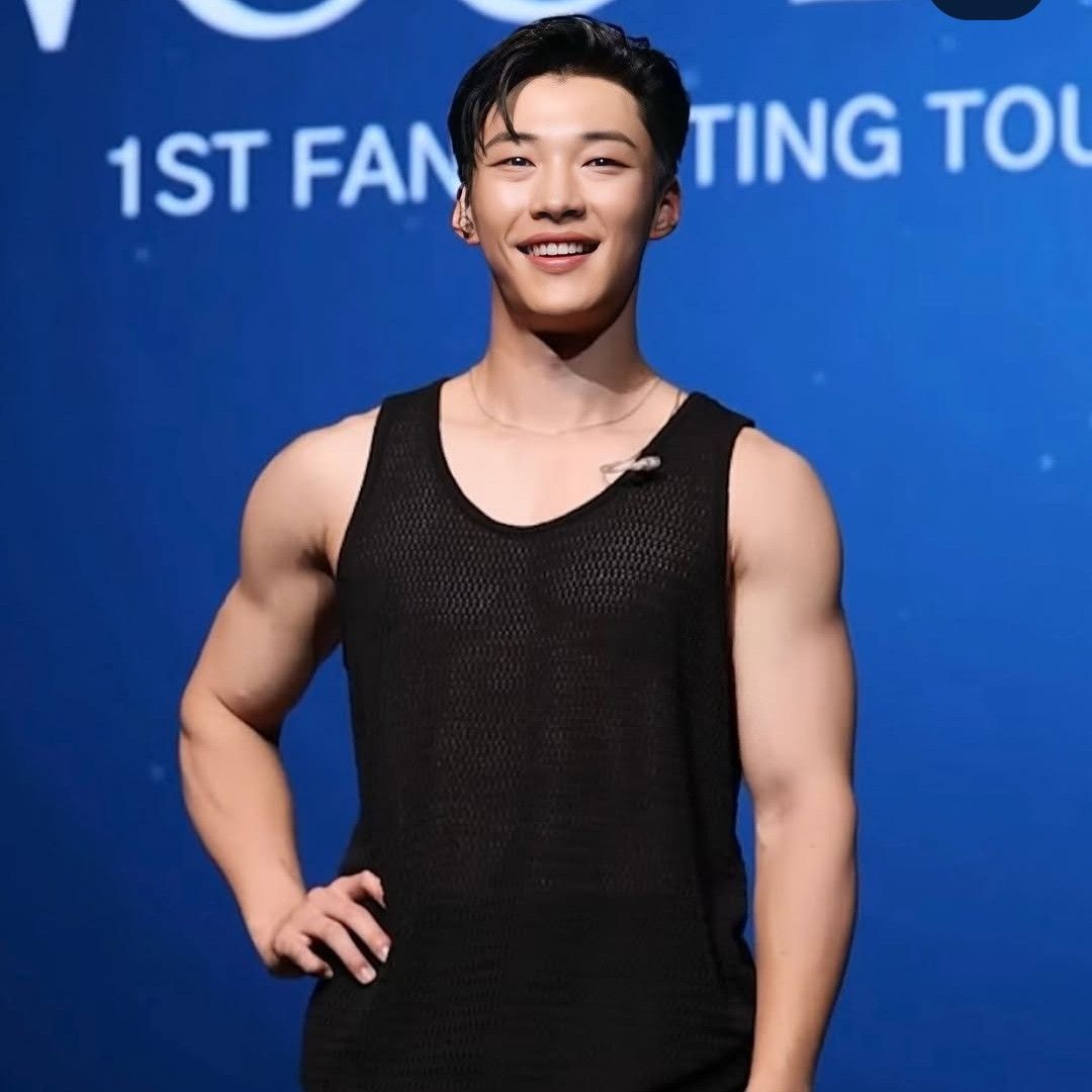 A moment captured by a fan of Woo Dohwan