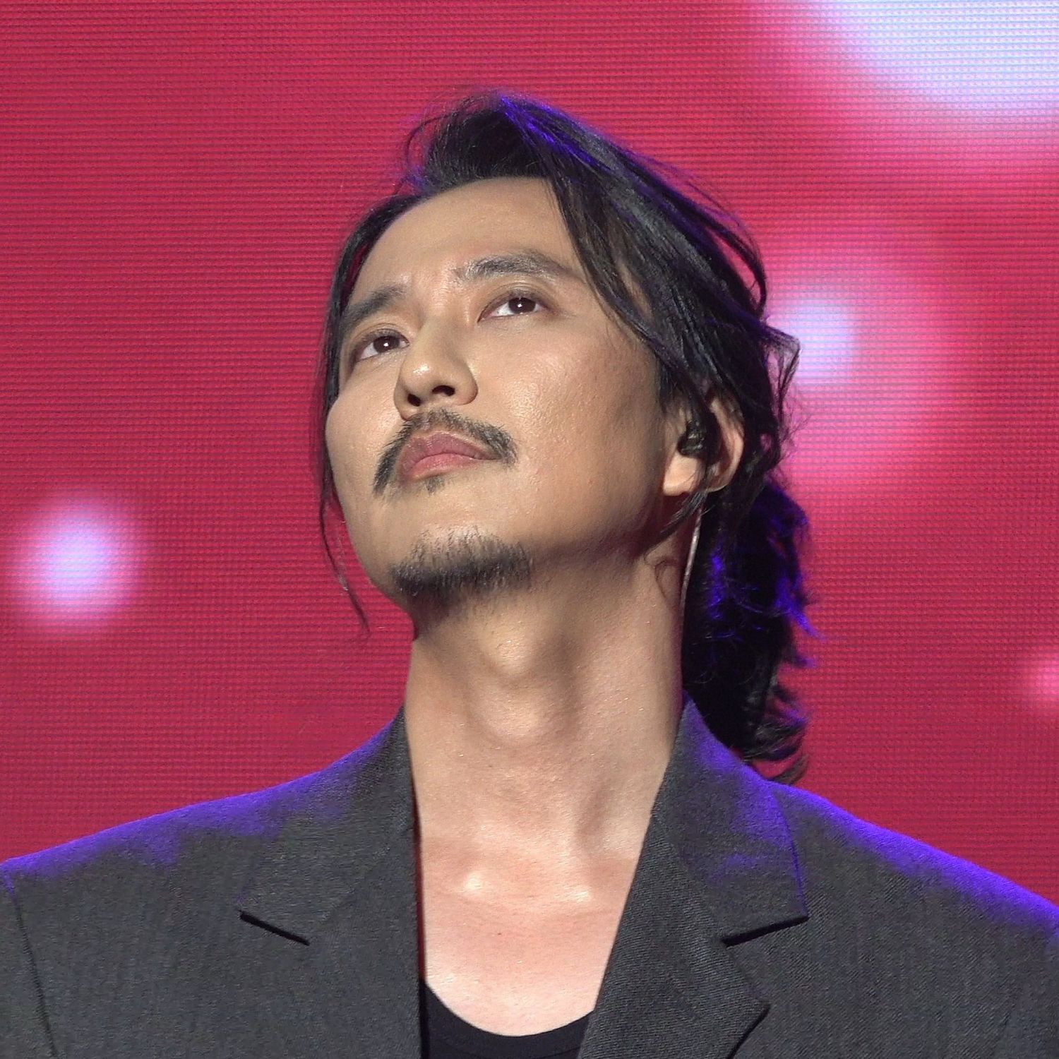 Behind-the-scenes cut of Kim Namgil