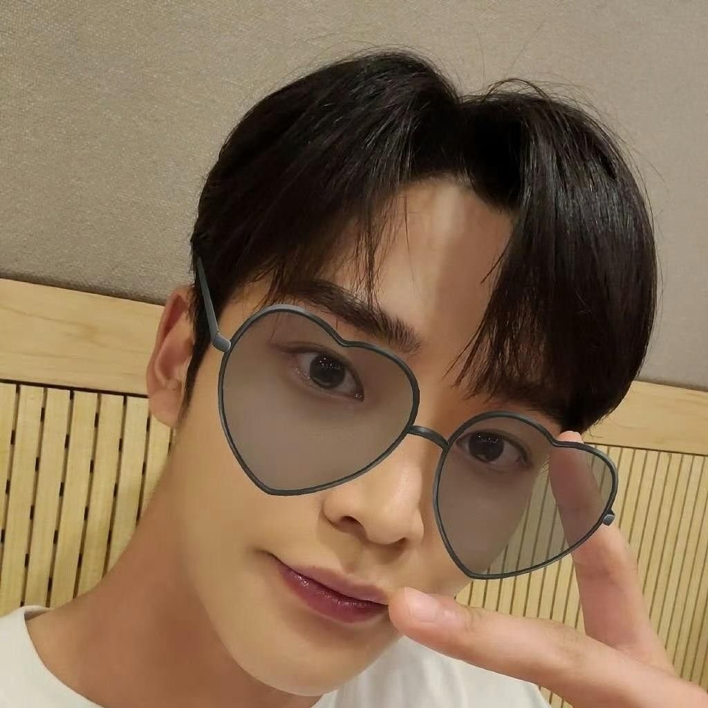 Behind-the-scenes cut of Rowoon