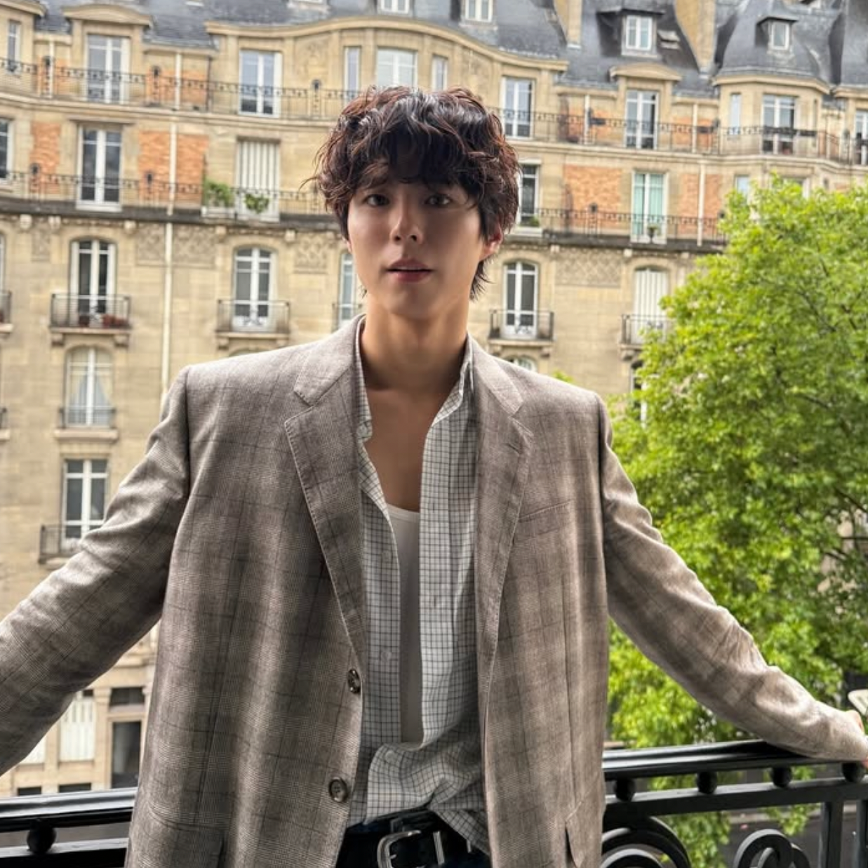 A moment captured by a fan of Park Bogum