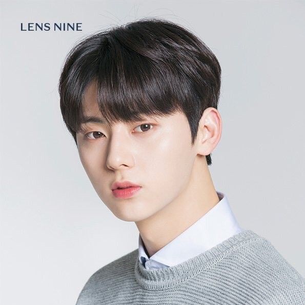 A moment captured by a fan of Hwang Minhyun