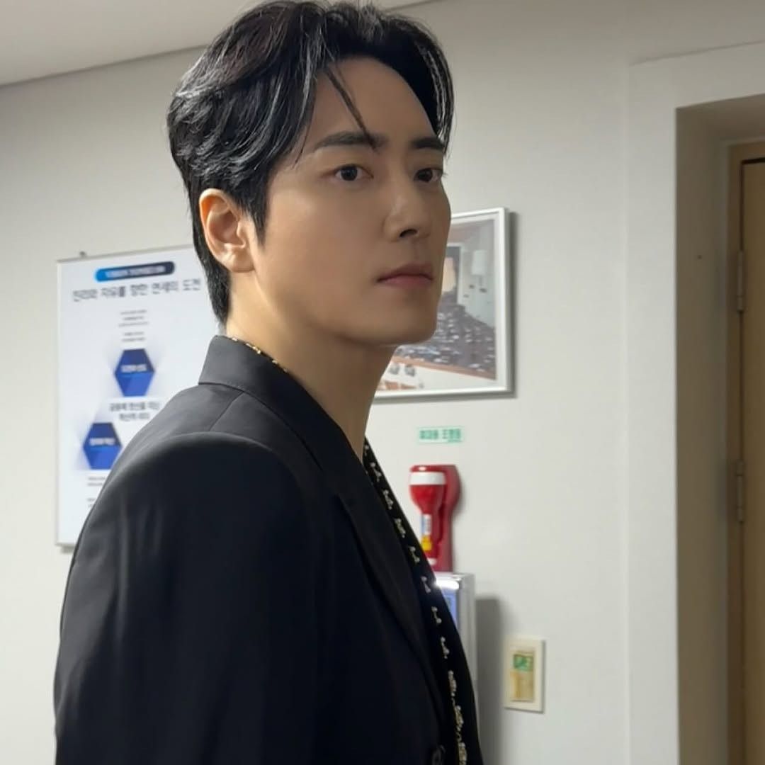 A moment captured by a fan of Lee Joonhyuk