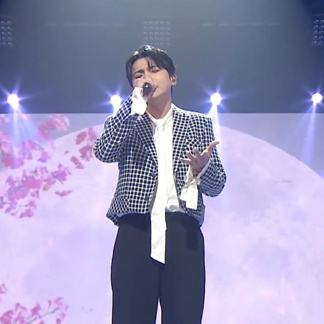 A moment captured by a fan of Seong Ri