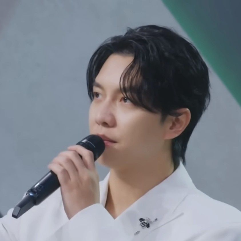 Behind-the-scenes cut of Lee Seunggi