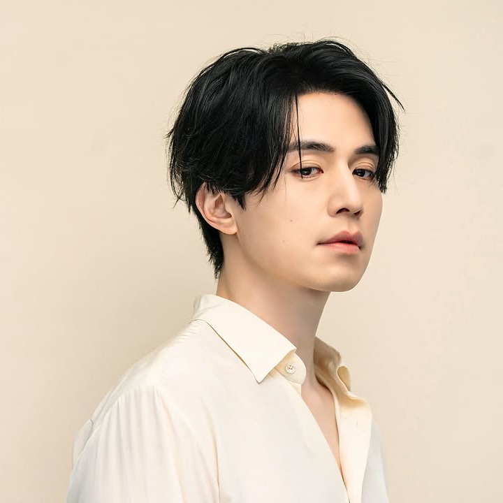 Recent activity shot of Lee Dongwook