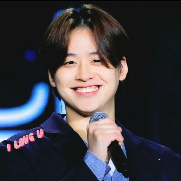 Representative photo of Lee Solomon showing their charm