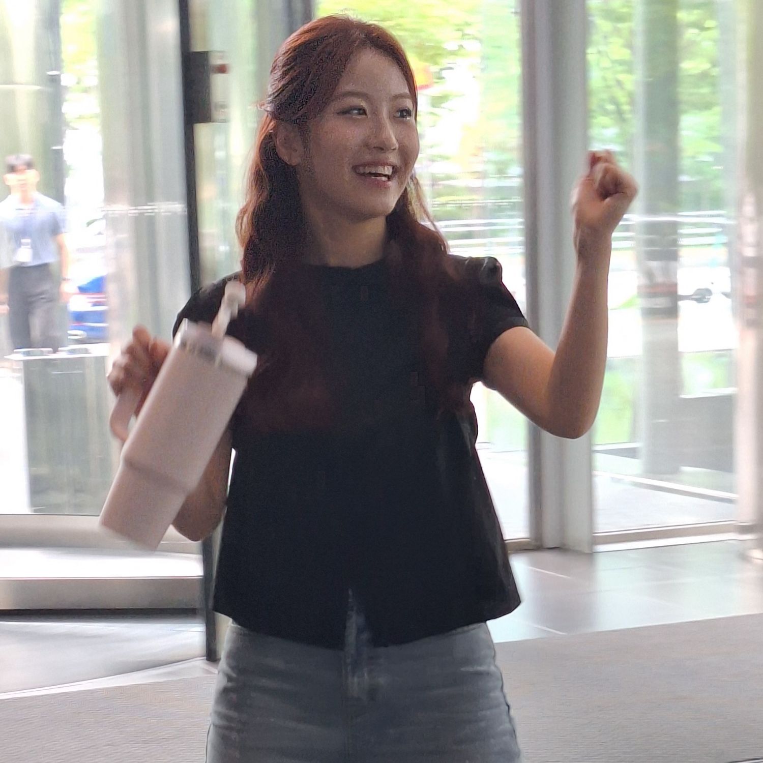 Behind-the-scenes cut of Oh Yujin