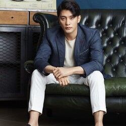 Behind-the-scenes cut of Sunghoon