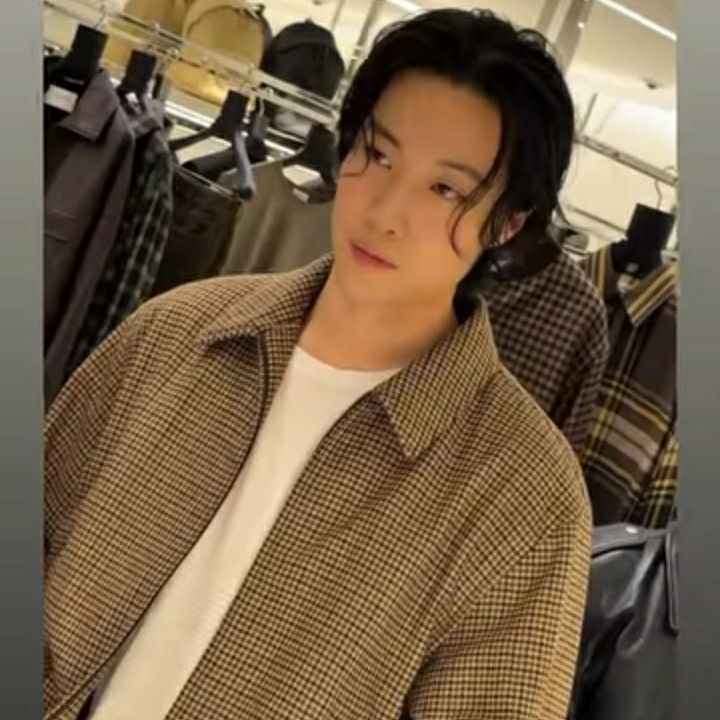 Latest photo of Lee Jongwon