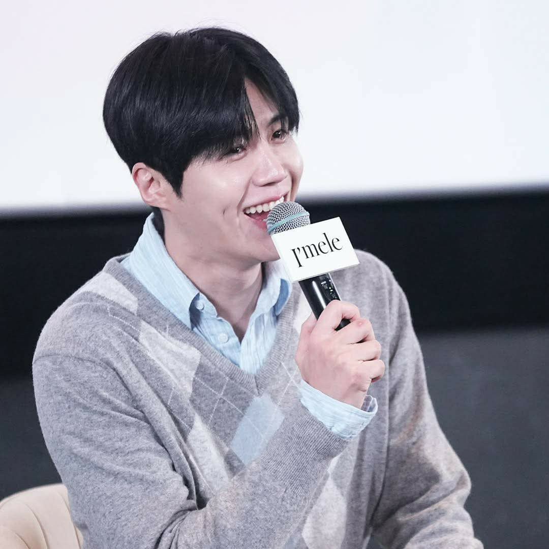 Behind-the-scenes cut of Kim Seonho