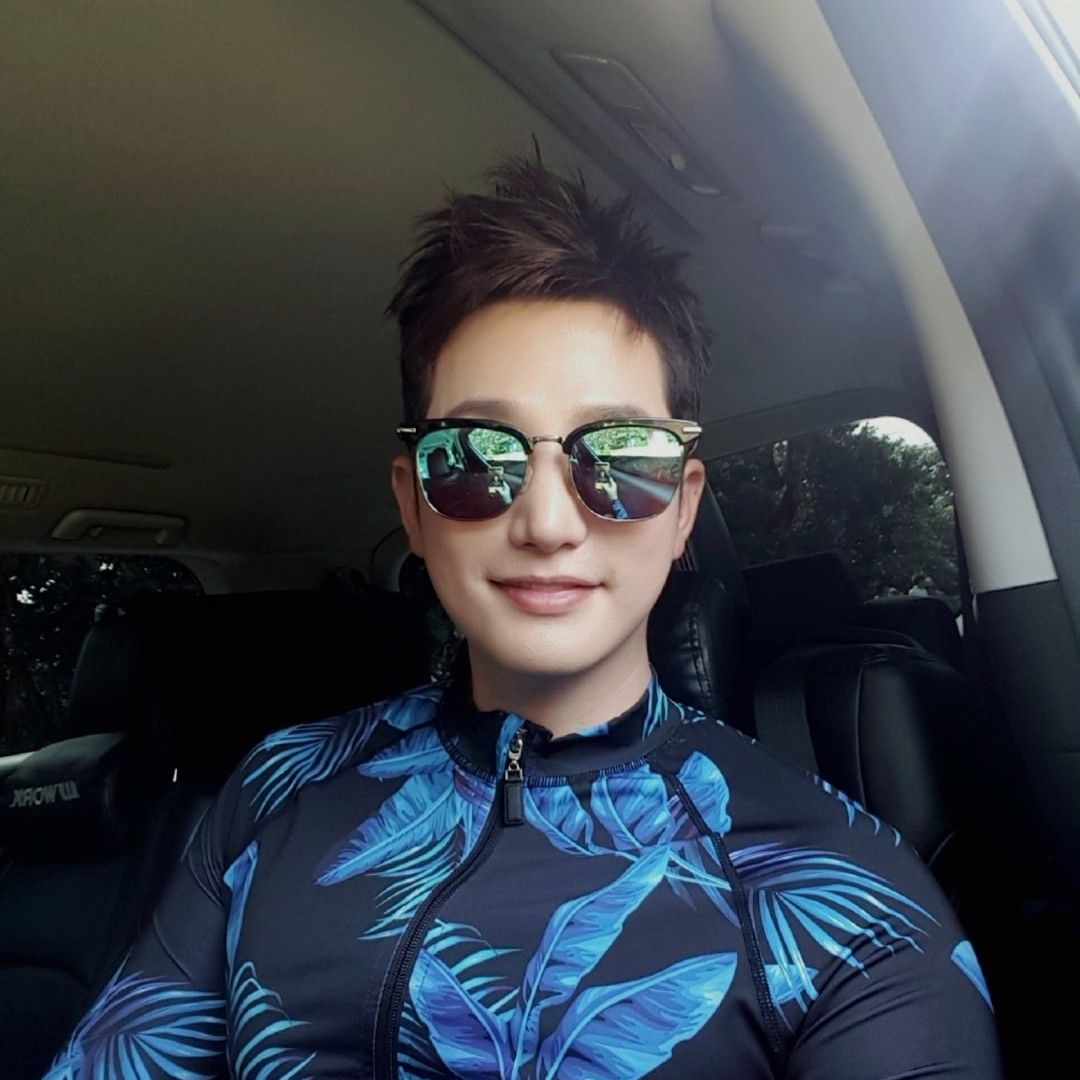 A moment captured by a fan of Park Sihoo