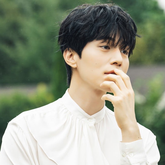 A moment captured by a fan of Lee Dongwook
