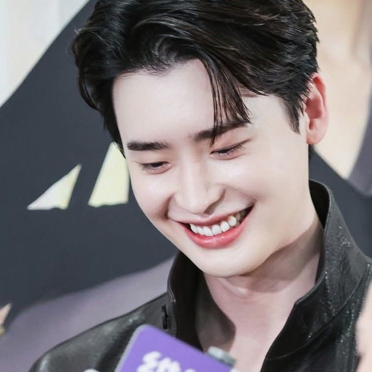 A moment captured by a fan of Lee Jongsuk