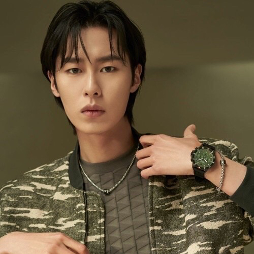 Behind-the-scenes cut of Lee Jaewook