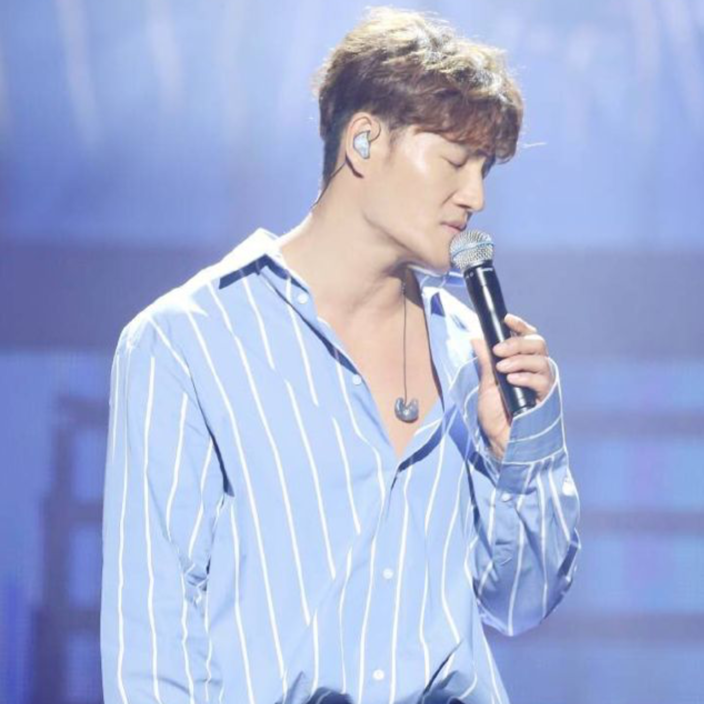 A moment captured by a fan of Kim Jongkook