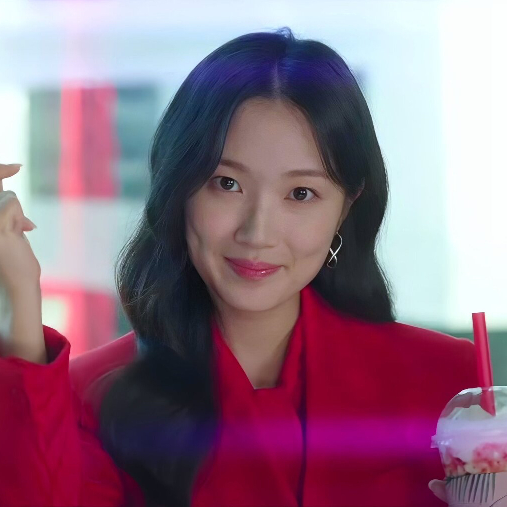 Behind-the-scenes cut of Kim Hyeyoon