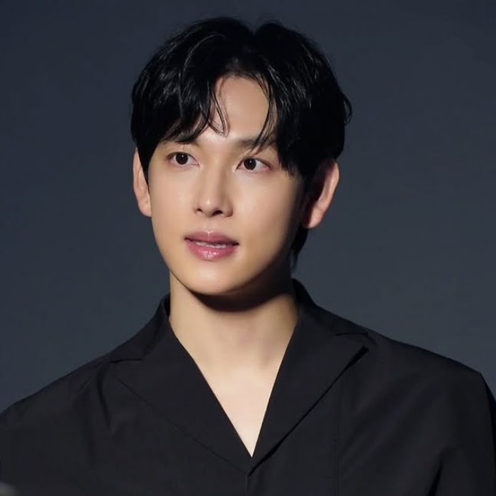 Behind-the-scenes cut of Lim Siwan