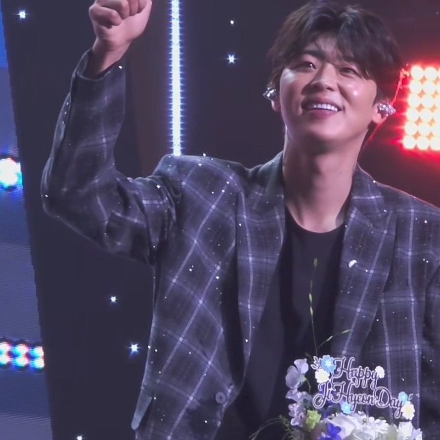 Behind-the-scenes cut of Park Jihyeon