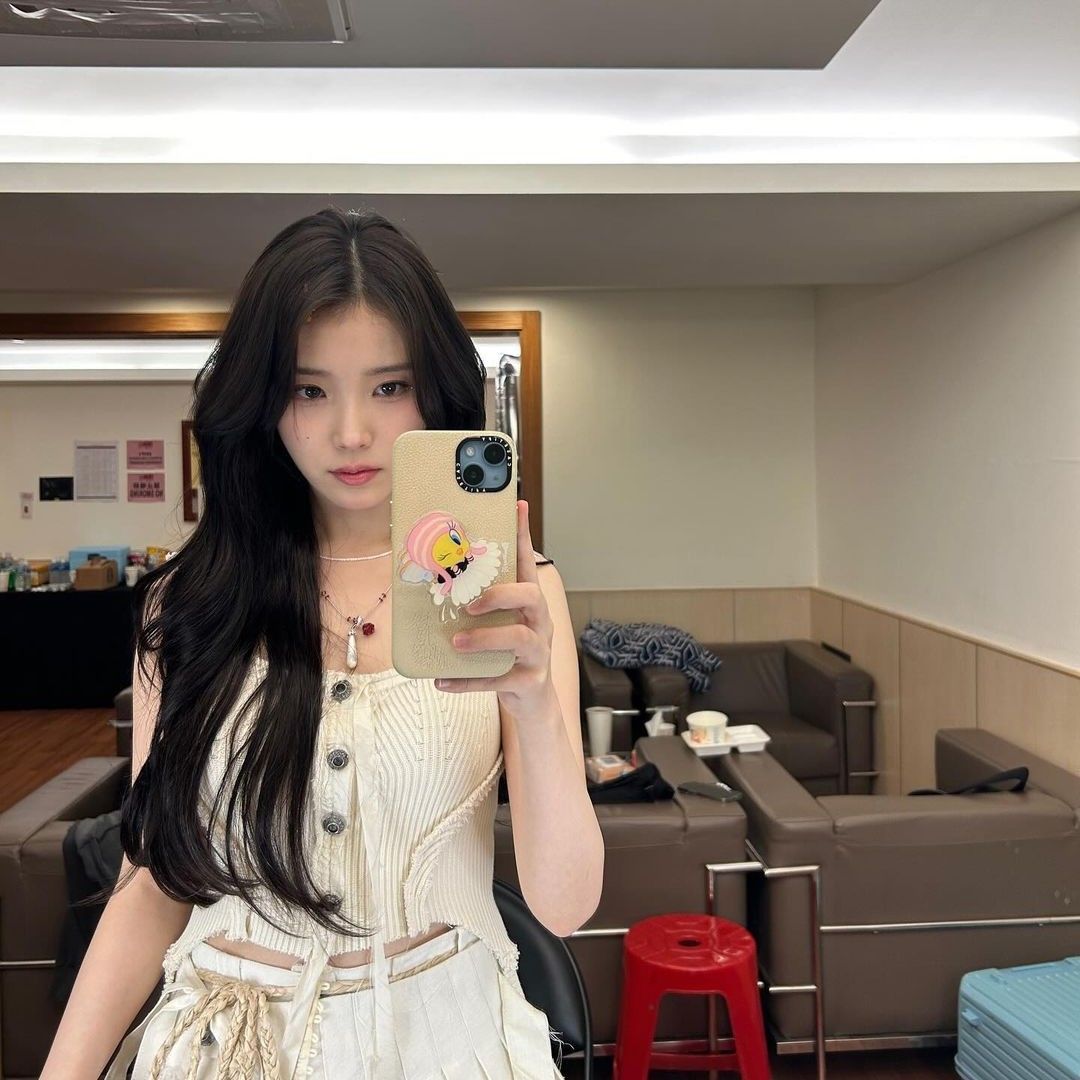 Cuplikan di balik layar dari IU