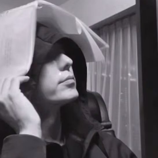 A moment captured by a fan of Lee Joongi