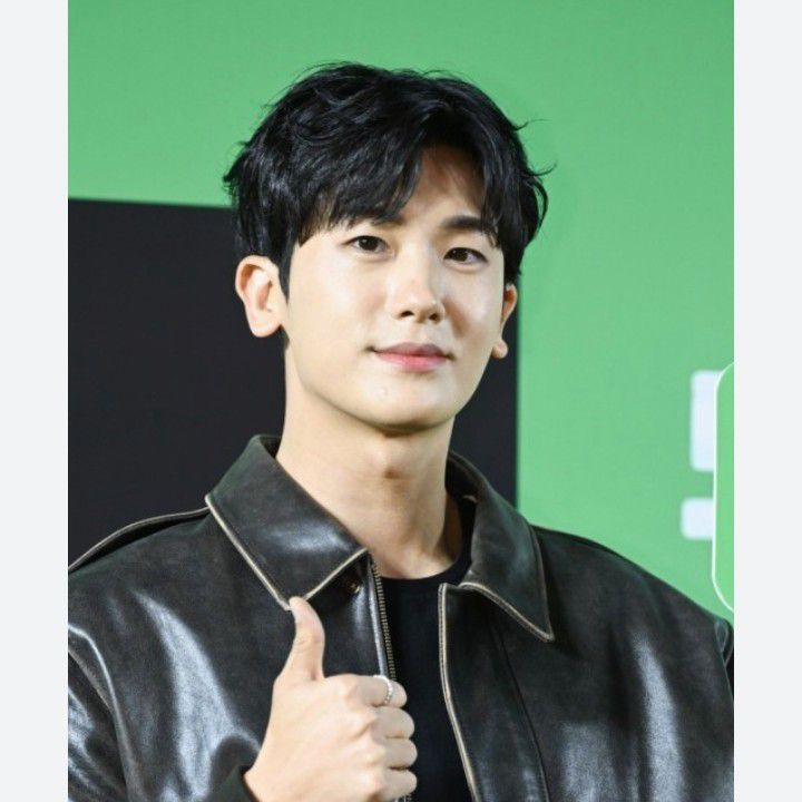 Latest photo of Park Hyungsik