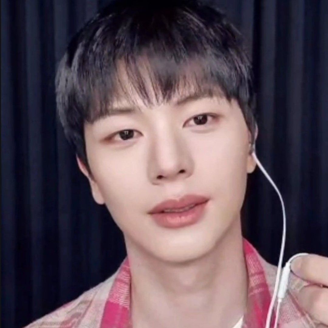 Latest photo of Yook Sungjae