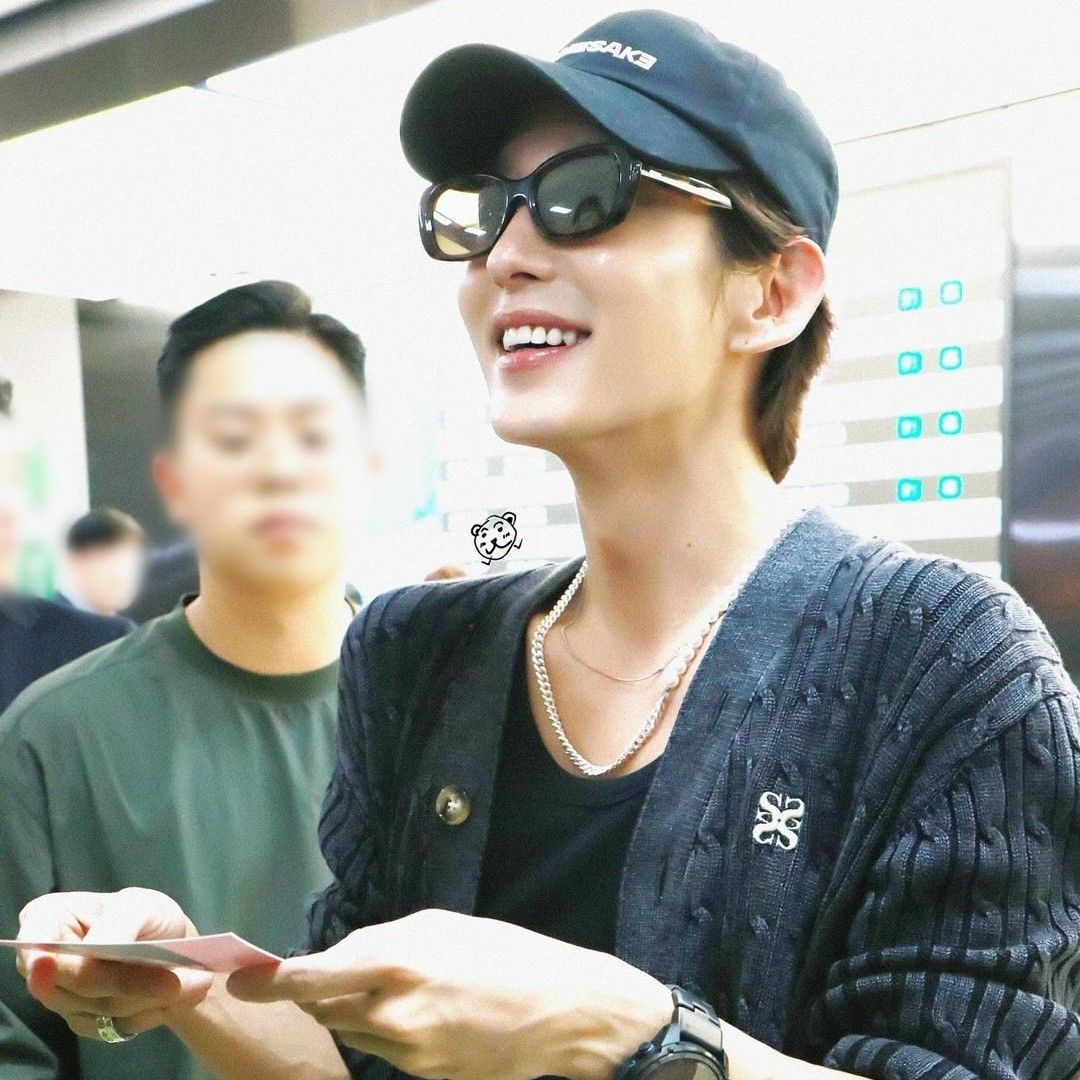 A moment captured by a fan of Lee Joongi