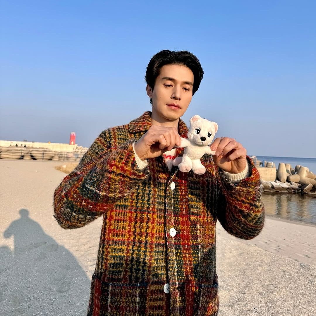 A moment captured by a fan of Lee Dongwook