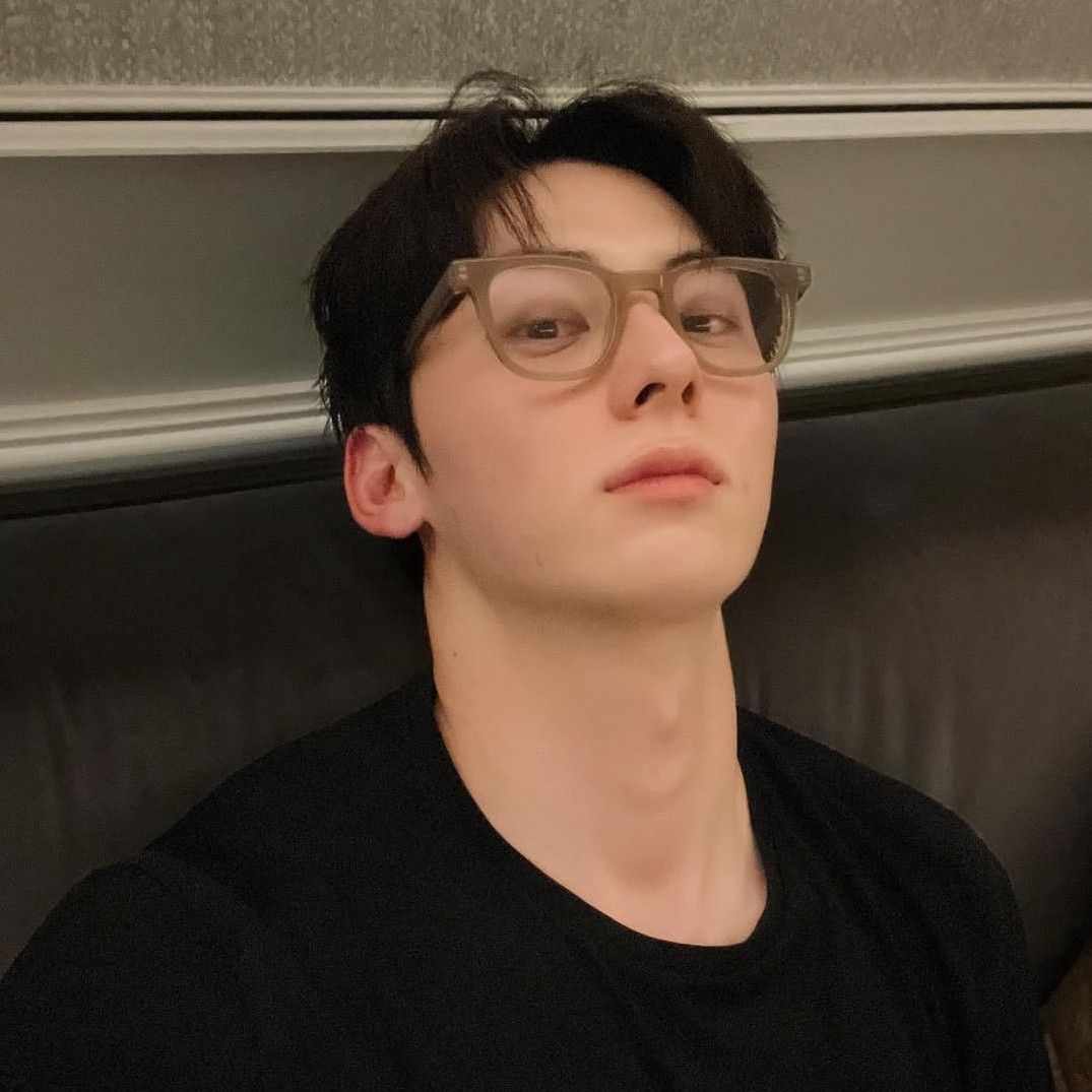 A moment captured by a fan of Hwang Minhyun