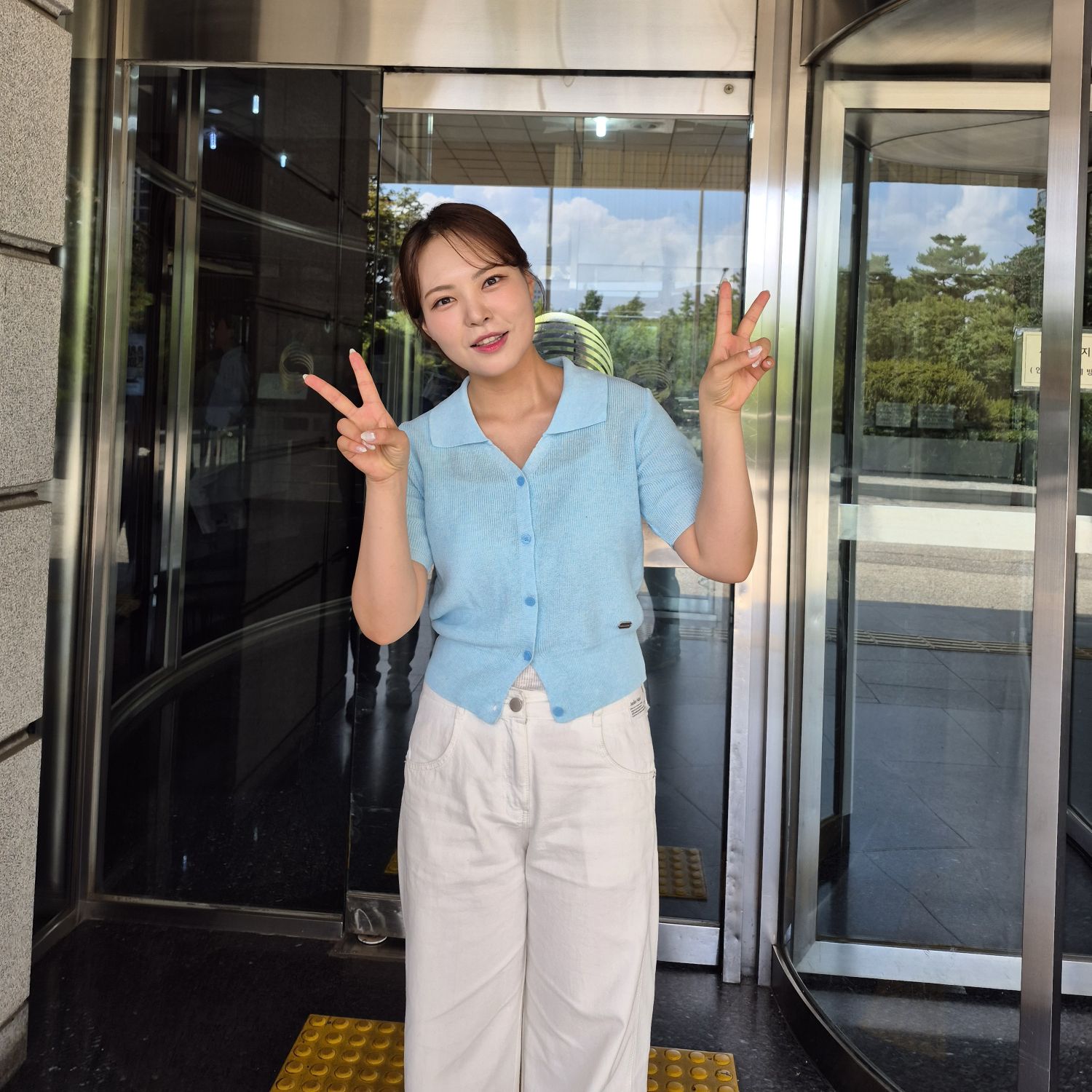 A moment captured by a fan of Miss Kim