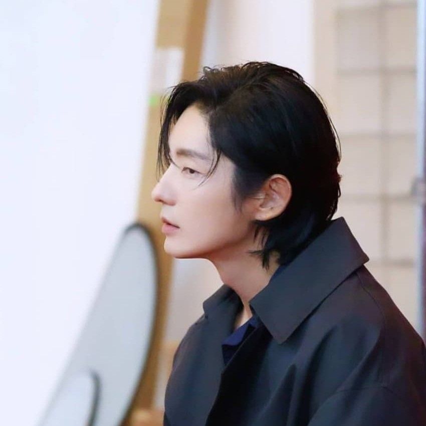 Behind-the-scenes cut of Lee Joongi