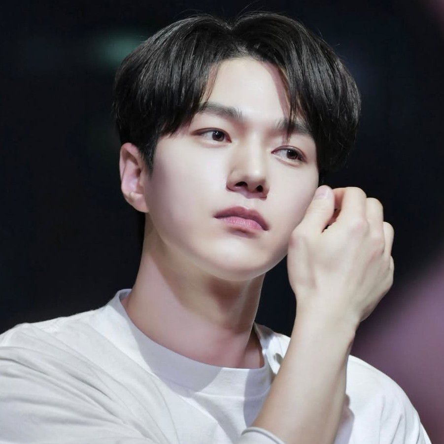 Foto terbaru dari Kim Myungsoo (L)
