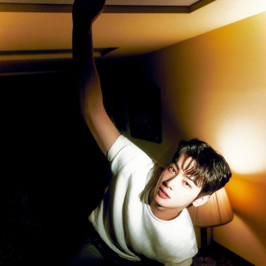 A moment captured by a fan of Cha Eunwoo